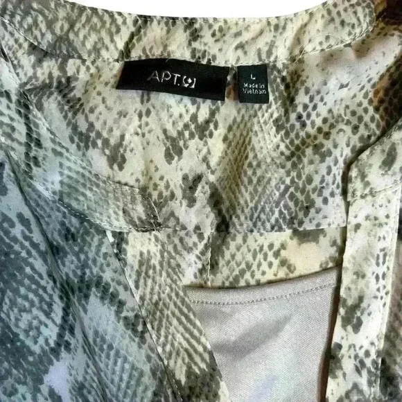 Apt. 9 Sheer Women Blouse Snake Print Gray, V Neck, Size L 3/4 Roll Tab Sleeve - Picture 6 of 8